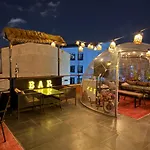 Waterfront By The Tram- Terrace With Dome & Golden Horn View In Fatih イスタンブール