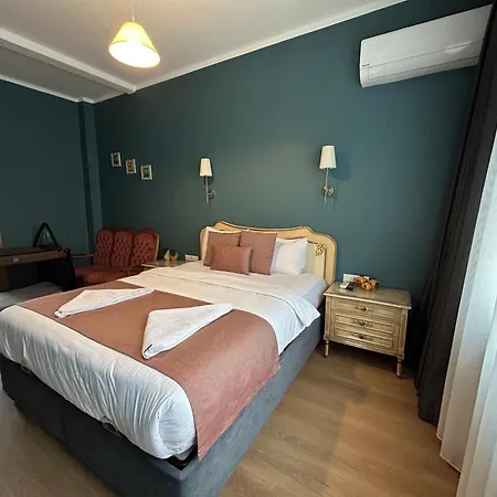 Apartment Waterfront By The Tram- Terrace With Dome & Golden Horn View In Fatih Istanbul