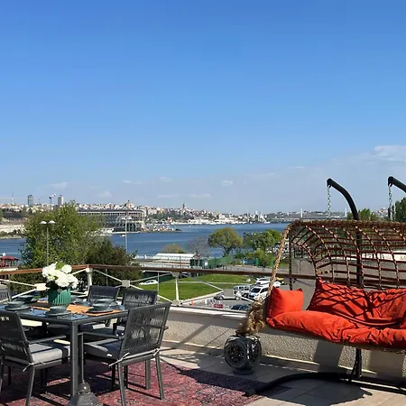 Waterfront By The Tram- Terrace With Dome & Golden Horn View In Fatih *