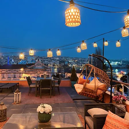 Waterfront By The Tram- Terrace With Dome & Golden Horn View In Fatih アパート