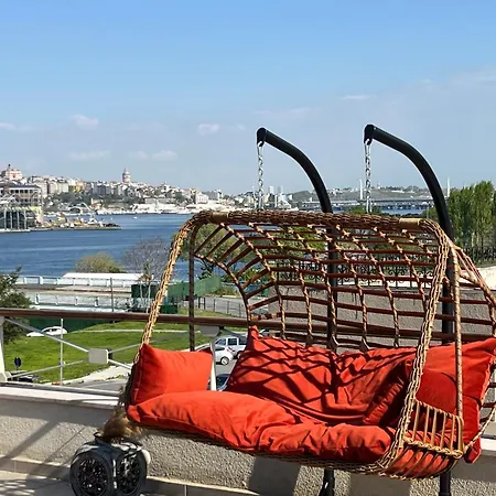 Apartment Waterfront By The Tram- Terrace With Dome & Golden Horn View In Fatih *