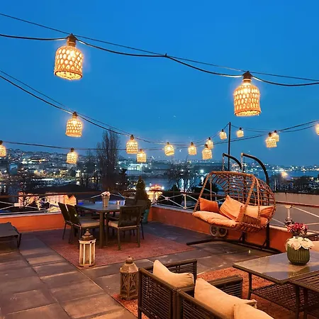 Waterfront By The Tram- Terrace With Dome & Golden Horn View In Fatih Apartment