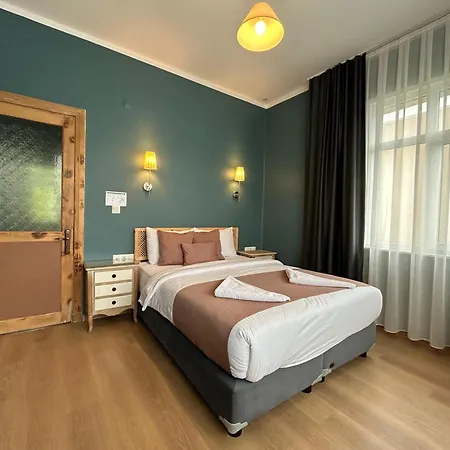 Apartment Waterfront By The Tram - Terrace With Dome & Golden Horn View In Fatih Istanbul
