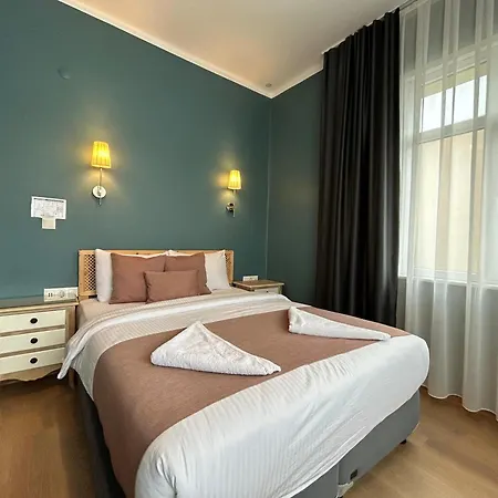 Waterfront By The Tram - Terrace With Dome & Golden Horn View In Fatih Apartment