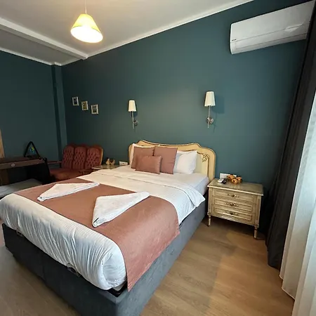 Apartment Waterfront By The Tram- Terrace With Dome & Golden Horn View In Fatih Istanbul