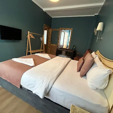 Waterfront By The Tram- Terrace With Dome & Golden Horn View In Fatih Apartment *