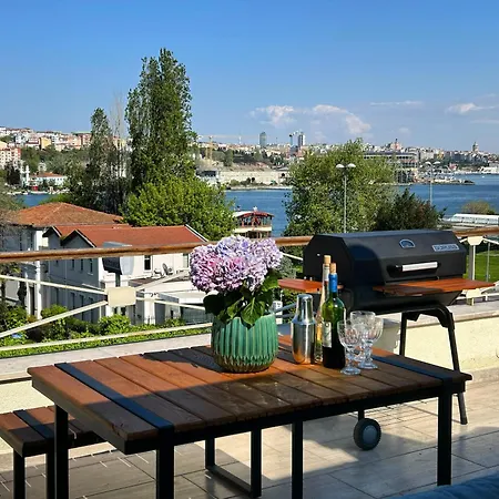 Waterfront By The Tram - Terrace With Dome & Golden Horn View In Fatih Istanbul