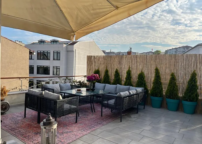 Waterfront By The Tram- Terrace With Dome & Golden Horn View In Fatih شقة *